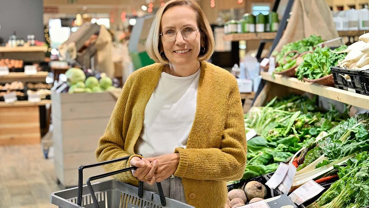 Eva im Alltag beim Einkaufen