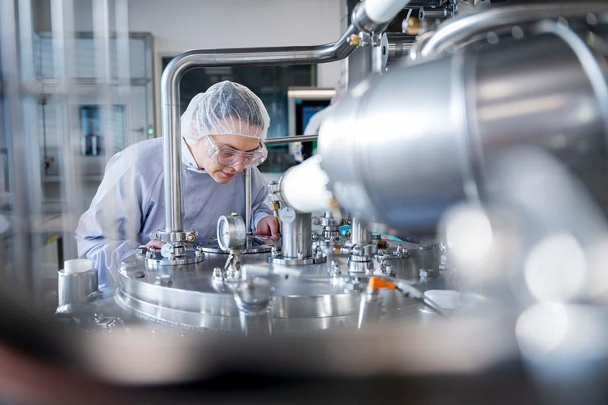 Produziert werden diese Wirkstoffe biotechnologisch durch bestimmte Bakterien-Stämme.