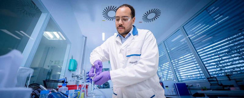 Bei Patrice Lubuta dreht sich alles um die Herstellung und Tieftemperaturlagerung von mikrobiellen Zellbanken, die als Ausgangspunkt für biotechnologische Produktionsprozesse dienen.