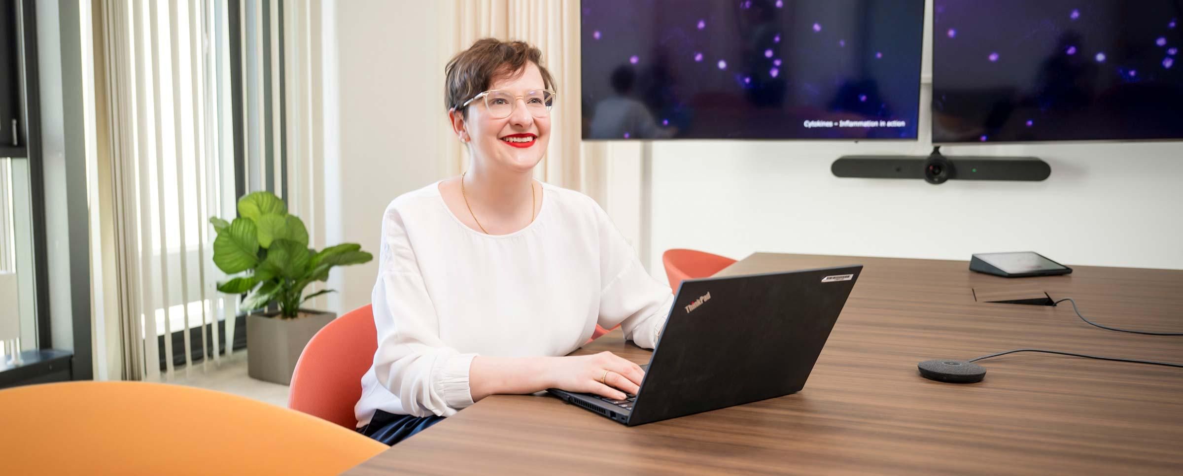 Gemeinsam mit ihrem Team begleitet Fabienne Schumacher den Übergang von der präklinischen Forschung in die klinische Anwendung.