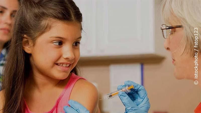 Ein Kind wird geimpft